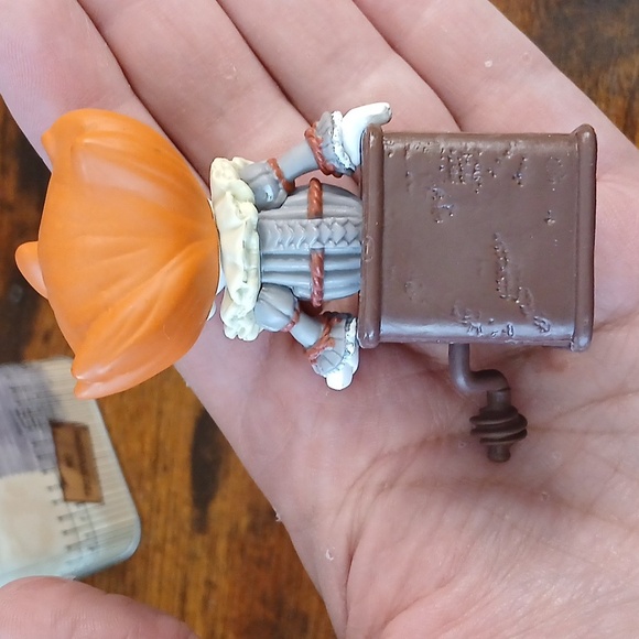 Hot Topic Exclusive Pennywise Jack-in-the-Box Vinyl Funko Pop Collectible Toy - Picture 10 of 11